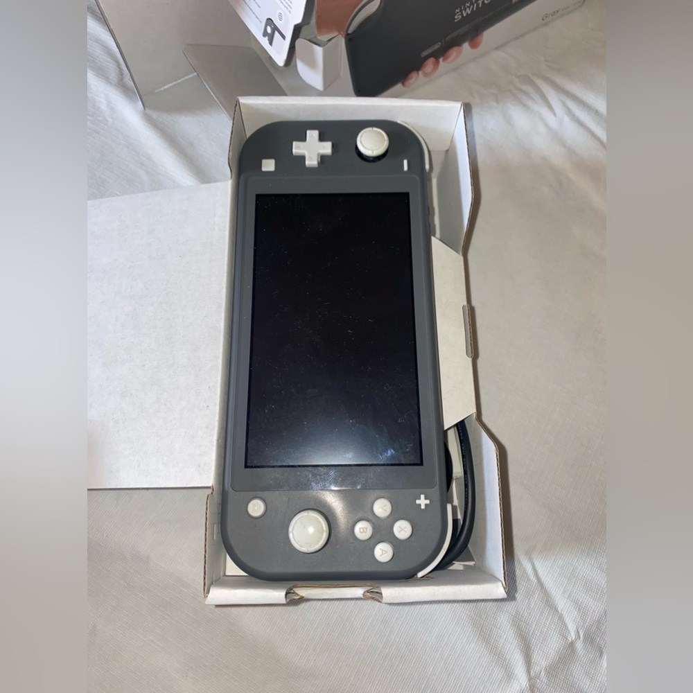 Nintendo switch - Picture 2 of 4